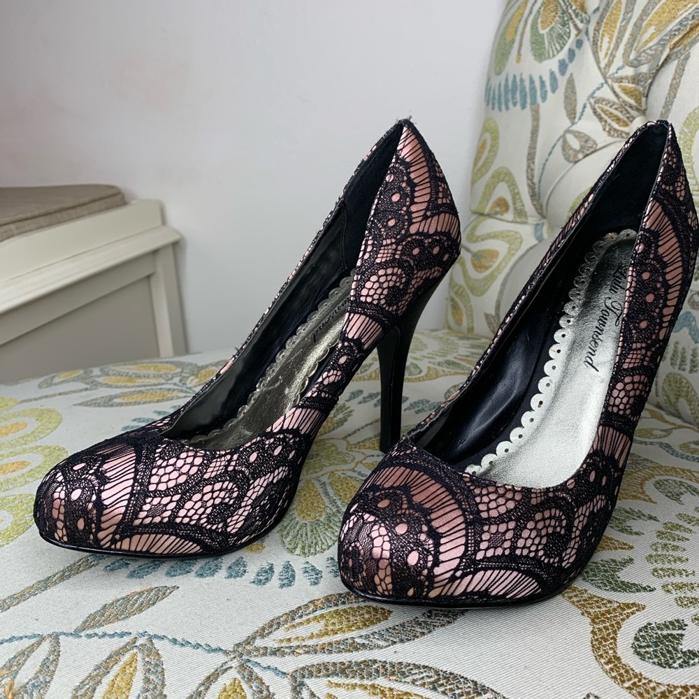 Lulu Townsend Satin Pink With Lace Heels Sz 6.5 - Picture 1 of 4